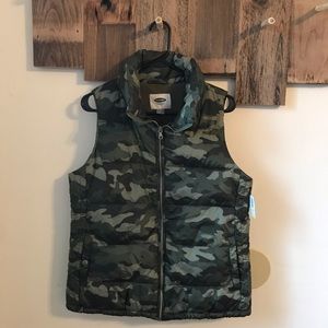NWT Camo Old Navy fleece lined puffer vest medium